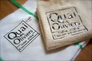 serviette éponge brodée et totebag