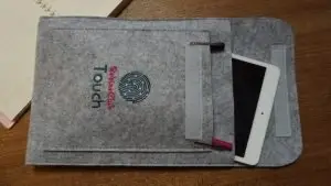 broderie sur housse tablette