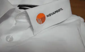 col de chemise brodé