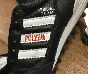 broderie chaussure de foot